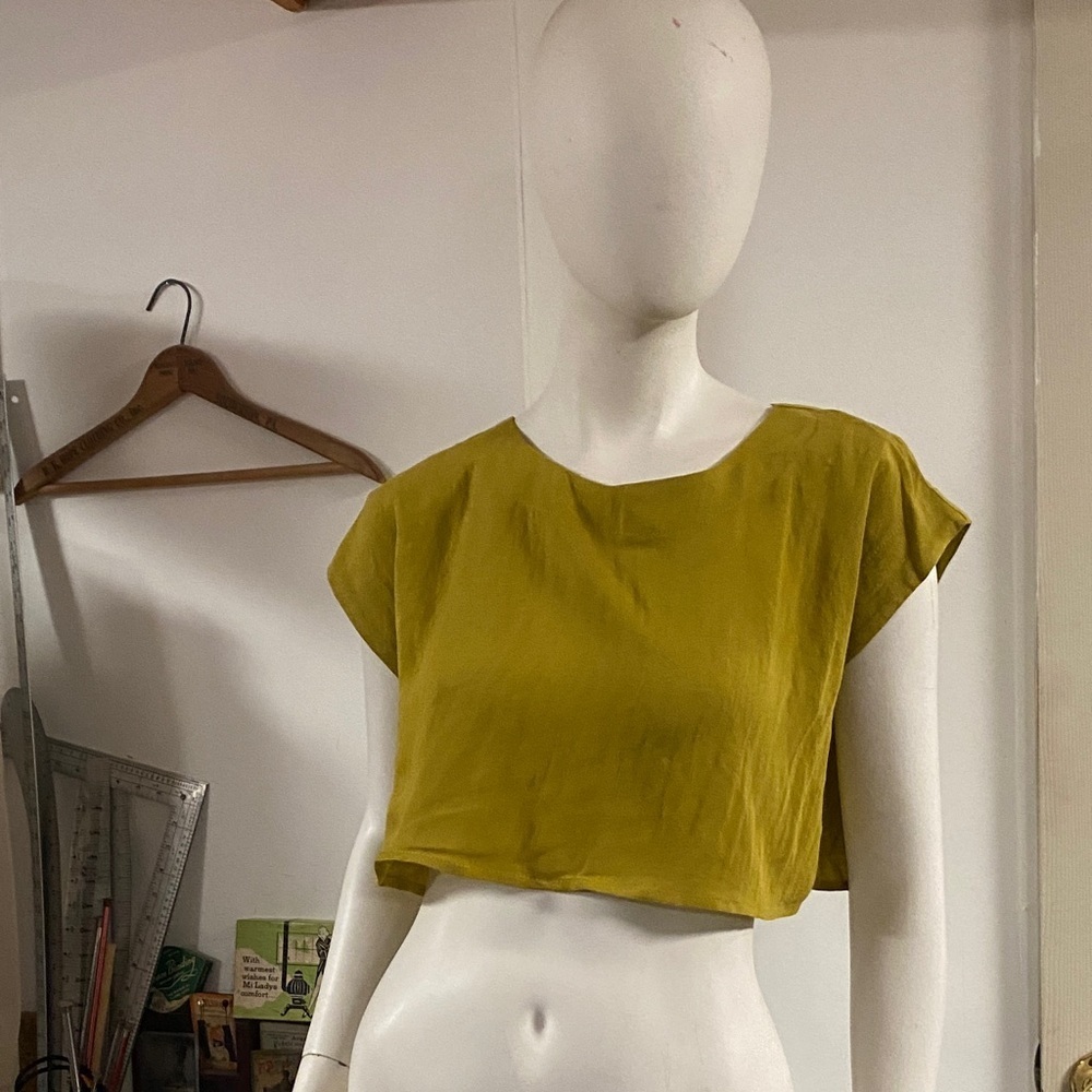 Mable Mustard Crop Top Size Small